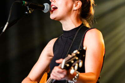 Emmy D'Arc @ Blues Peer, picture 2, photographed by Leen Verlinden - FrontView Magazine