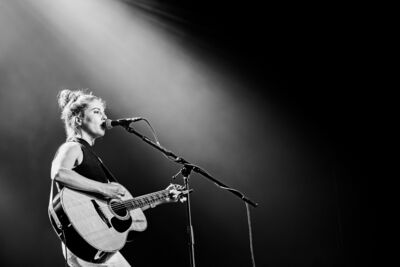 Emmy D'Arc @ Blues Peer, picture 4, photographed by Leen Verlinden - FrontView Magazine
