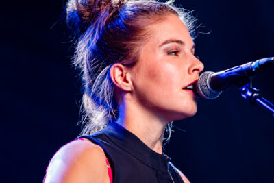 Emmy D'Arc @ Blues Peer, picture 20, photographed by Leen Verlinden - FrontView Magazine