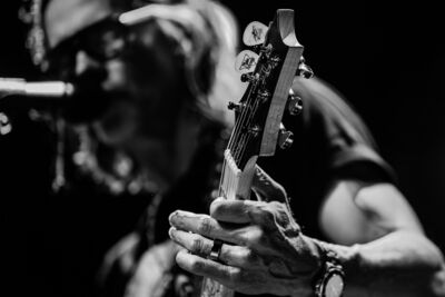 Myles Kennedy @ Effenaar, picture 2, photographed by Dorien Goetschalckx - FrontView Magazine
