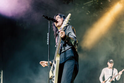 Hot Milk @ Jera On Air, picture 7, photographed by Peter Smet - FrontView Magazine