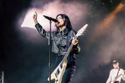Hot Milk @ Jera On Air, picture 8, photographed by Peter Smet - FrontView Magazine