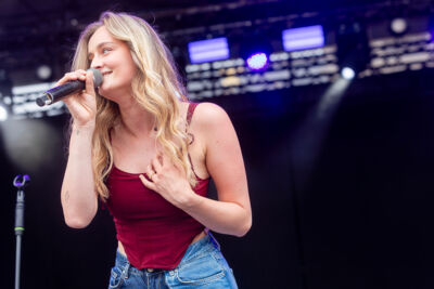 Elle Fray @ Adriaen Brouwer Bierfeesten, foto 1, foto's door Edwin Houdevelt - FrontView Magazine