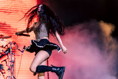 Poppy @ Jera On Air, picture 17, photographed by Peter Smet - FrontView Magazine
