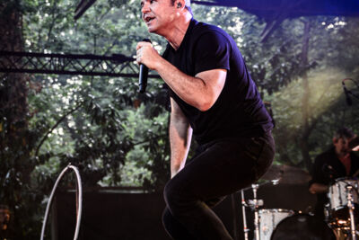 Future Islands @ OLT Rivierenhof, foto 4, foto's door Bjorn Hoeterickx - FrontView Magazine