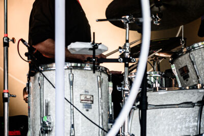 Future Islands @ OLT Rivierenhof, foto 5, foto's door Bjorn Hoeterickx - FrontView Magazine