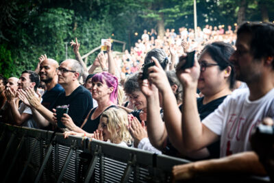 Future Islands @ OLT Rivierenhof, foto 8, foto's door Bjorn Hoeterickx - FrontView Magazine