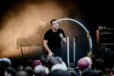 Future Islands @ OLT Rivierenhof, foto 9, foto's door Bjorn Hoeterickx - FrontView Magazine