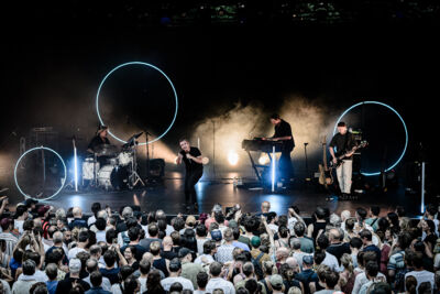 Future Islands @ OLT Rivierenhof, foto 10, foto's door Bjorn Hoeterickx - FrontView Magazine
