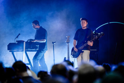 Future Islands @ OLT Rivierenhof, foto 16, foto's door Bjorn Hoeterickx - FrontView Magazine