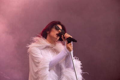 Sylvie Kreusch @ Cactusfestival, picture 1, photographed by Bart Janssens - FrontView Magazine
