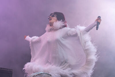 Sylvie Kreusch @ Cactusfestival, picture 2, photographed by Bart Janssens - FrontView Magazine