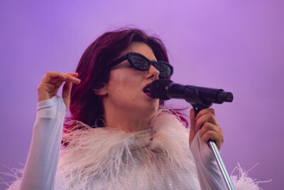 Sylvie Kreusch @ Cactusfestival, picture 3, photographed by Bart Janssens - FrontView Magazine