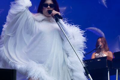 Sylvie Kreusch @ Cactusfestival, picture 9, photographed by Bart Janssens - FrontView Magazine
