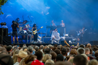 Sylvie Kreusch @ Cactusfestival, picture 17, photographed by Bart Janssens - FrontView Magazine