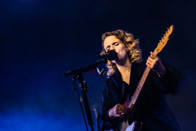 Anna Calvi @ Gent Jazz, foto 19, foto's door Jürgen Bruynooghe - FrontView Magazine