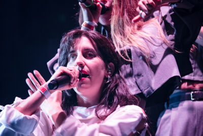 Eefje de Visser @ Cactus festival, picture 7, photographed by Anais Callens - FrontView Magazine
