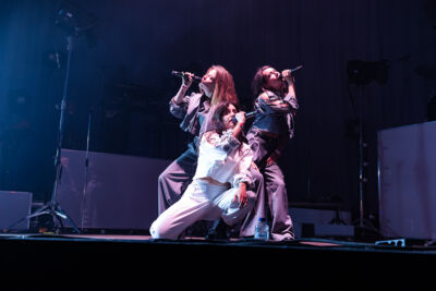 Eefje de Visser @ Cactus festival, picture 8, photographed by Anais Callens - FrontView Magazine