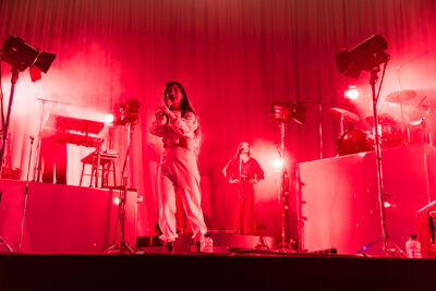 Eefje de Visser @ Cactus festival, picture 12, photographed by Anais Callens - FrontView Magazine