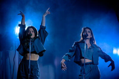 Eefje de Visser @ Cactus festival, picture 13, photographed by Anais Callens - FrontView Magazine
