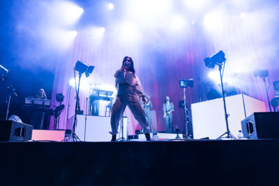 Eefje de Visser @ Cactus festival, picture 18, photographed by Anais Callens - FrontView Magazine