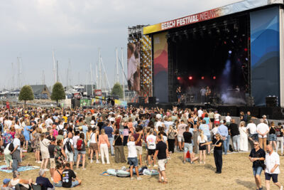 Gavin Degraw @ Beach Festival Nieuwpoort 2025, picture 17, photographed by Marc Verdonck - FrontView Magazine