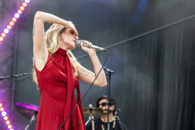 Jen @ Beach Festival Nieuwpoort 2025, picture 2, photographed by Marc Verdonck - FrontView Magazine