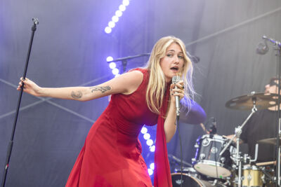 Jen @ Beach Festival Nieuwpoort 2025, picture 4, photographed by Marc Verdonck - FrontView Magazine