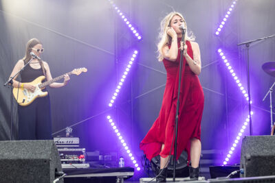 Jen @ Beach Festival Nieuwpoort 2025, picture 7, photographed by Marc Verdonck - FrontView Magazine