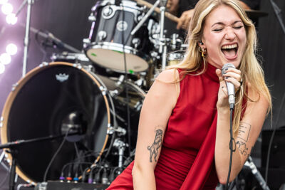 Jen @ Beach Festival Nieuwpoort 2025, picture 8, photographed by Marc Verdonck - FrontView Magazine