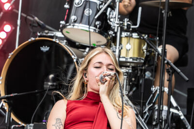 Jen @ Beach Festival Nieuwpoort 2025, picture 9, photographed by Marc Verdonck - FrontView Magazine
