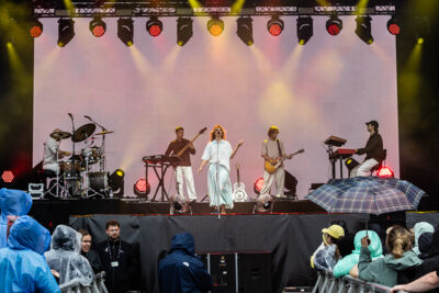 Emma Bale @ Beach Festival Nieuwpoort 2025, picture 7, photographed by Marc Verdonck - FrontView Magazine