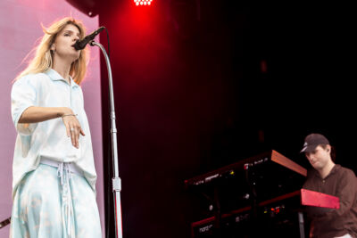 Emma Bale @ Beach Festival Nieuwpoort 2025, picture 10, photographed by Marc Verdonck - FrontView Magazine