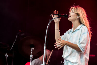 Emma Bale @ Beach Festival Nieuwpoort 2025, picture 14, photographed by Marc Verdonck - FrontView Magazine