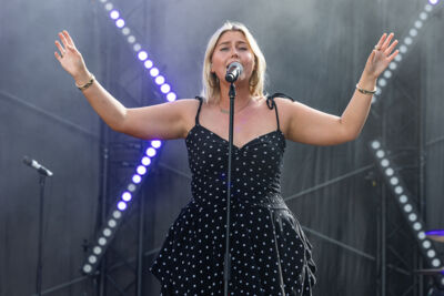 Maxine @ Beach Festival Nieuwpoort 2025, picture 4, photographed by Marc Verdonck - FrontView Magazine