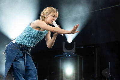Pommelien Thijs @ Beach Festival Nieuwpoort 2025, picture 13, photographed by Marc Verdonck - FrontView Magazine
