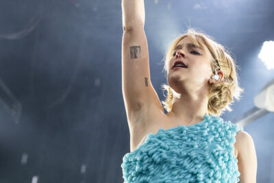 Pommelien Thijs @ Beach Festival Nieuwpoort 2025, picture 15, photographed by Marc Verdonck - FrontView Magazine