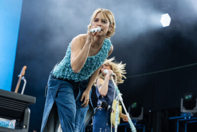 Pommelien Thijs @ Beach Festival Nieuwpoort 2025, picture 17, photographed by Marc Verdonck - FrontView Magazine