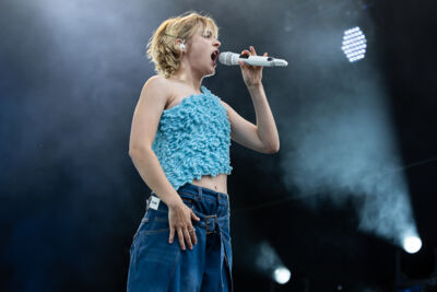 Pommelien Thijs @ Beach Festival Nieuwpoort 2025, picture 22, photographed by Marc Verdonck - FrontView Magazine