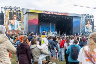 Pommelien Thijs @ Beach Festival Nieuwpoort 2025, picture 33, photographed by Marc Verdonck - FrontView Magazine