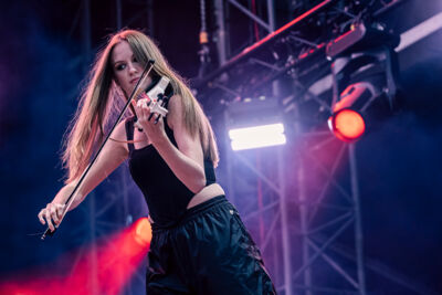 Clean Bandit @ Lokerse Feesten, foto 2, foto's door Peter Smet - FrontView Magazine