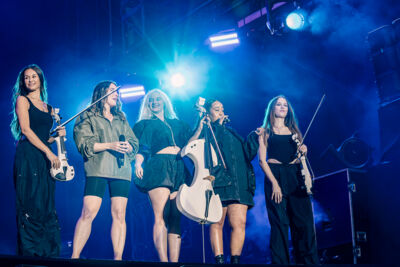 Clean Bandit @ Lokerse Feesten, foto 11, foto's door Peter Smet - FrontView Magazine
