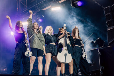Clean Bandit @ Lokerse Feesten, foto 13, foto's door Peter Smet - FrontView Magazine