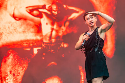 Olly Alexander @ Suikerrock, picture 4, photographed by Dorien Goetschalckx - FrontView Magazine