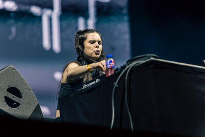 Amber Broos @ Lokerse Feesten, picture 6, photographed by Peter Smet - FrontView Magazine