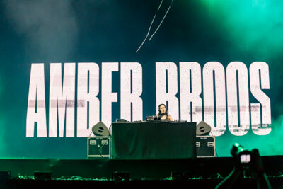 Amber Broos @ Lokerse Feesten, picture 12, photographed by Peter Smet - FrontView Magazine