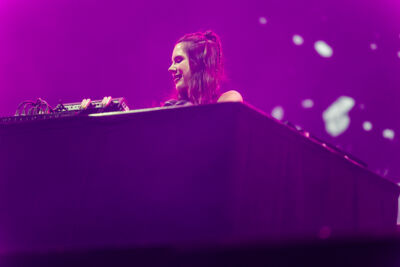 Amber Broos @ Lokerse Feesten, picture 14, photographed by Peter Smet - FrontView Magazine