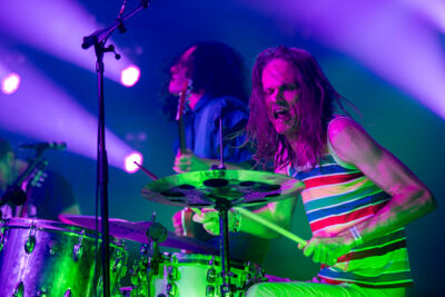 Deerhoof @ AFF, foto 2, foto's door Anoek Houben - FrontView Magazine