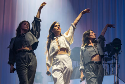 Eefje De Visser @ Lokerse Feesten, picture 1, photographed by Bart Janssens - FrontView Magazine