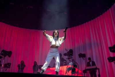 Eefje De Visser @ Lokerse Feesten, picture 6, photographed by Bart Janssens - FrontView Magazine